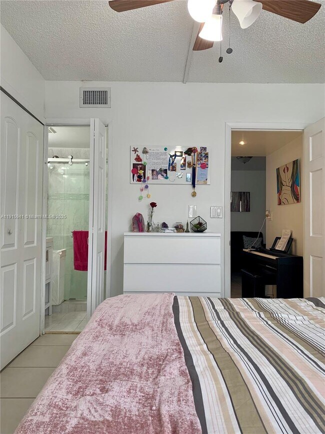 Building Photo - 487 NW 98th Ct