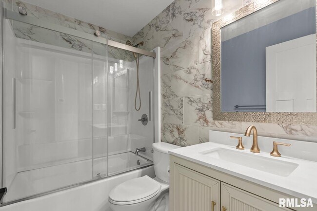 Building Photo - 1900 E Knox St