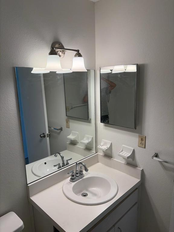 Building Photo - 2955 Stillwell Ct