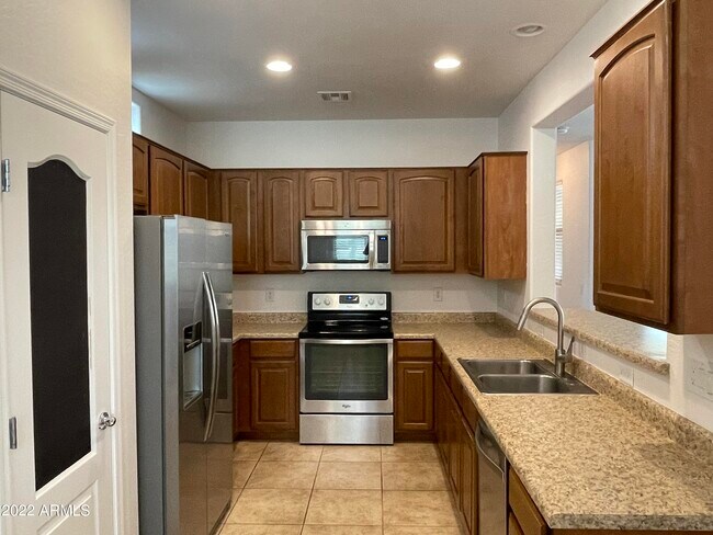 Building Photo - 2924 S Cole Dr