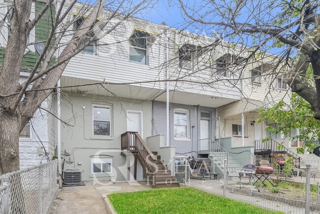 Building Photo - 410 S Newkirk St