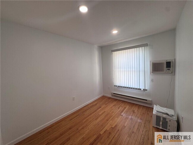 Building Photo - 33 Mercer St