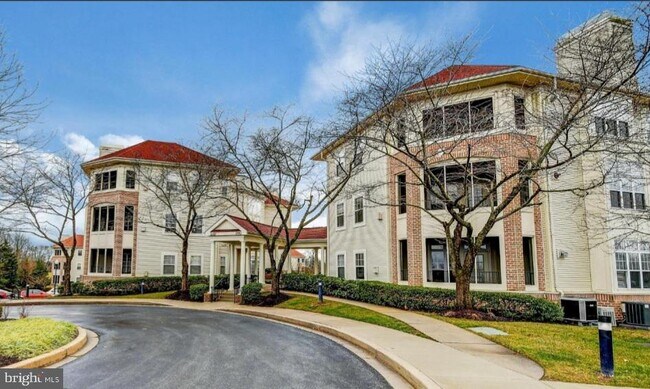 Building Photo - 2115 Ganton Green