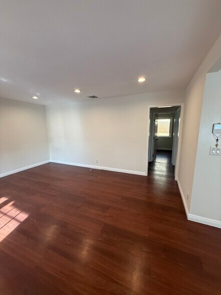 Building Photo - 410 N Glenwood Pl