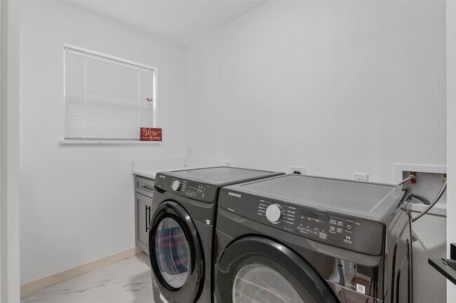 Building Photo - 1024 Greenlee St