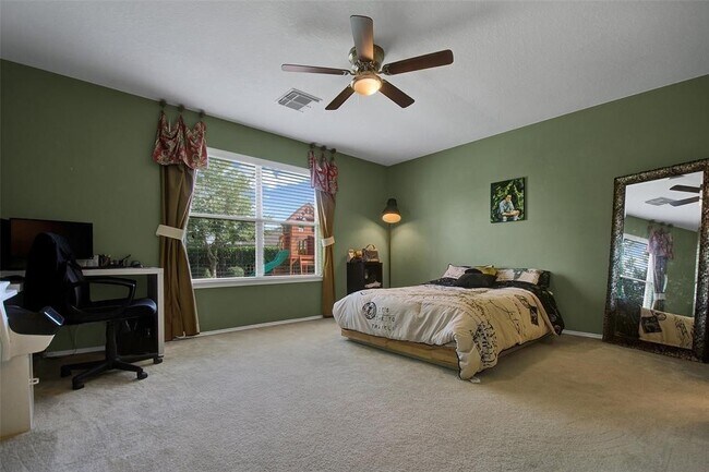 Building Photo - 615 Salma Ct