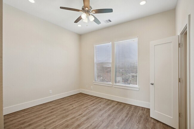Building Photo - 209 Burr St