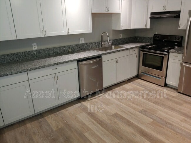 Building Photo - 716 Shadycrest Dr