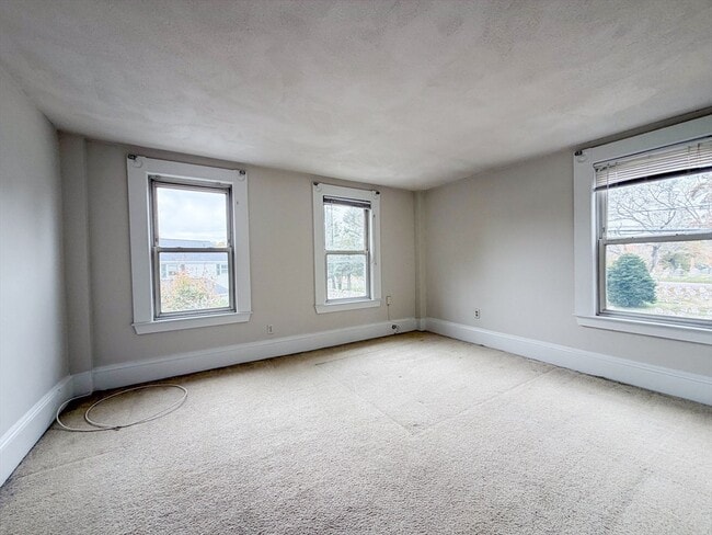 Building Photo - 233 Forest St