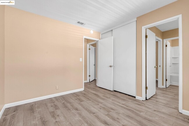 Building Photo - 4820 Ridgeview Dr
