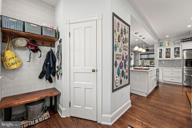 Building Photo - 217 Wayne Ave