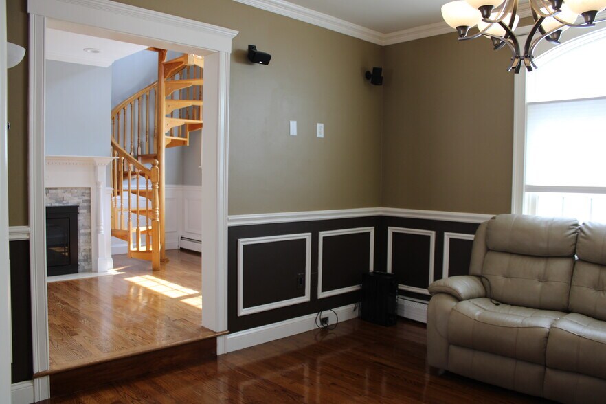 Building Photo - 33 Franklin St