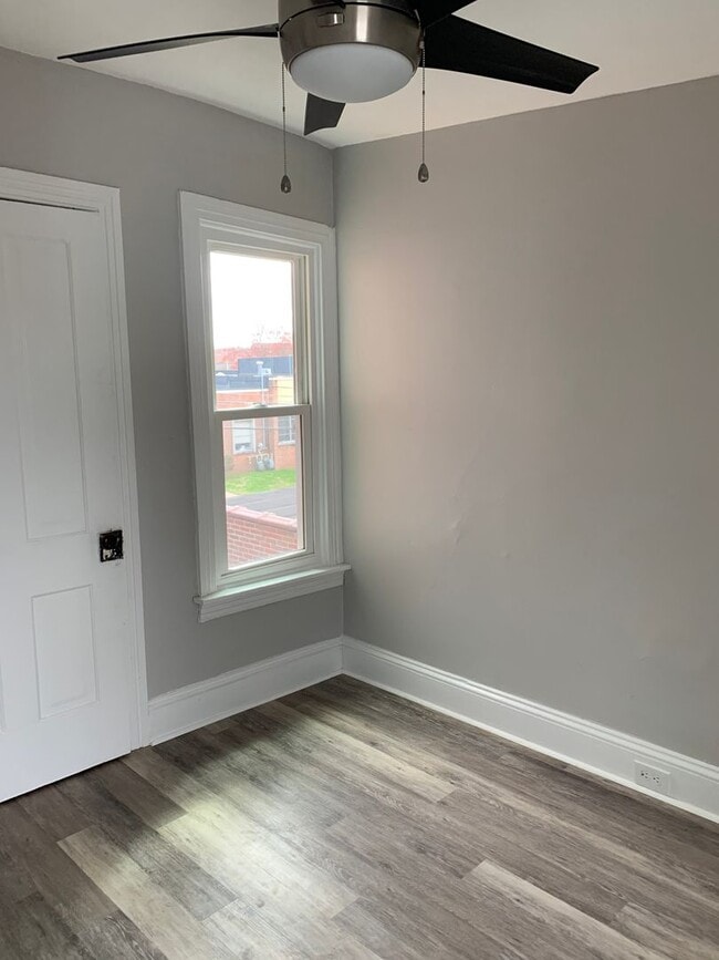 Building Photo - 3 BR 1.5 BA single family rental