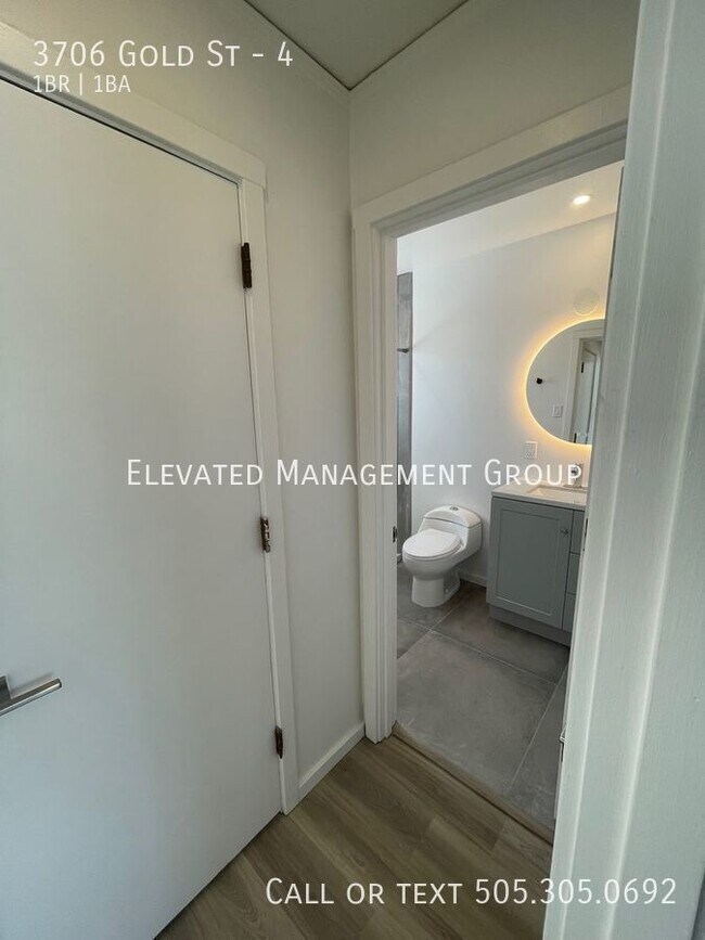 Building Photo - Amazing Fully Renovated 1 Bedroom in Heart...