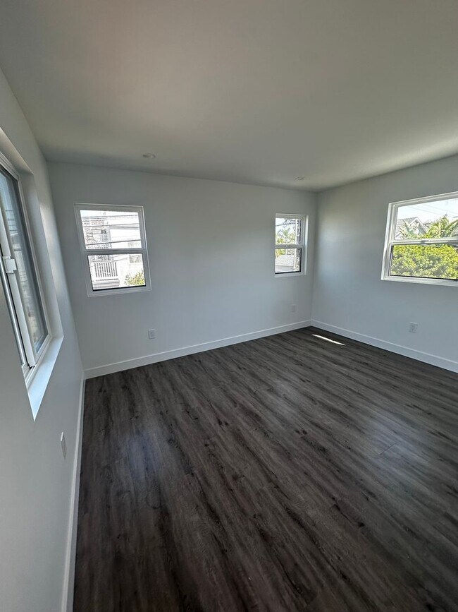 Building Photo - 611 Silver Strand Blvd
