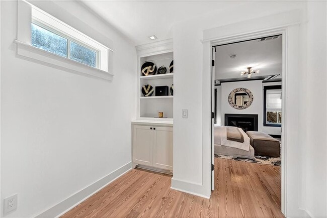 Building Photo - 242 SW D St