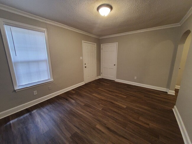 Building Photo - Introducing our fully renovated 2BR/1BA ho...