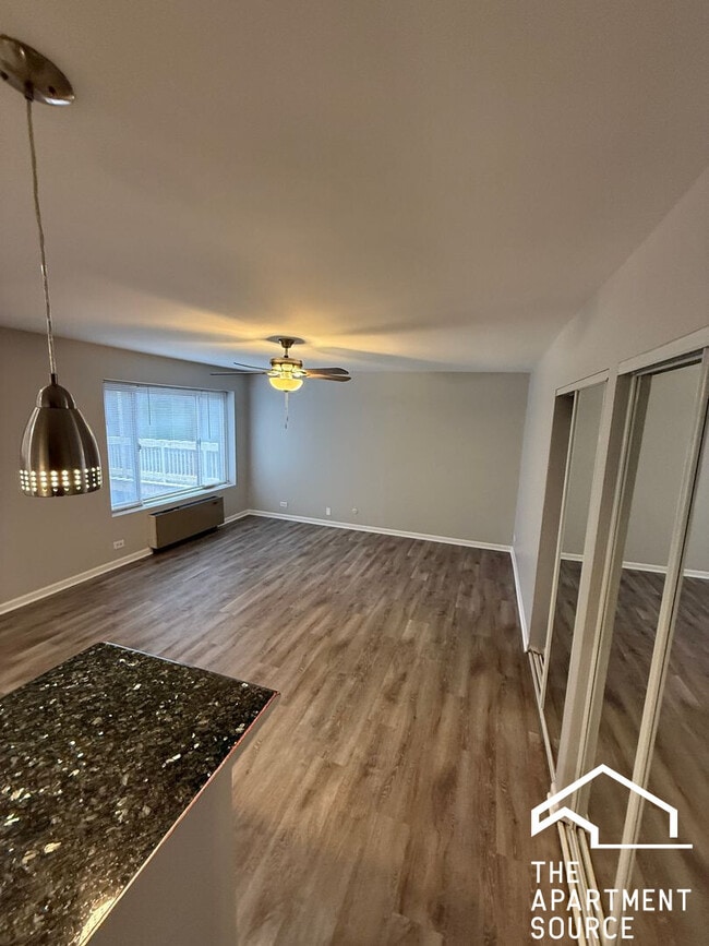 Building Photo - 744 W Gordon Terrace