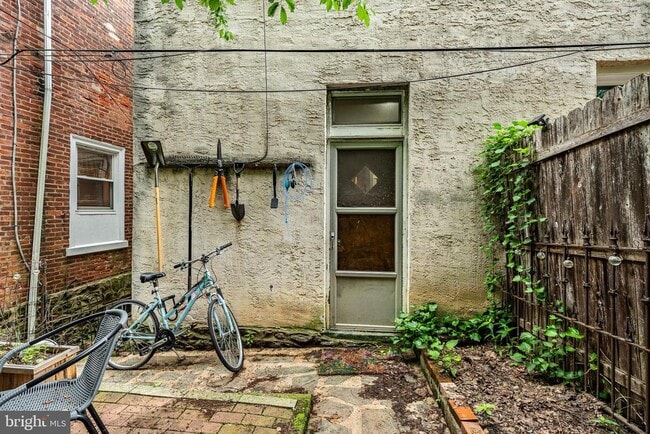 Building Photo - 4017 Dexter St