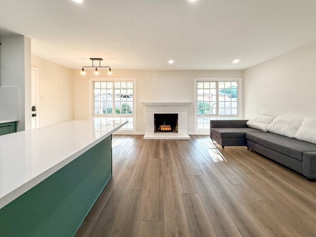 Building Photo - 15246 Temple Ave