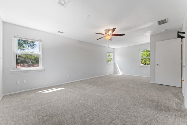 Building Photo - 13036 Glenside Dr