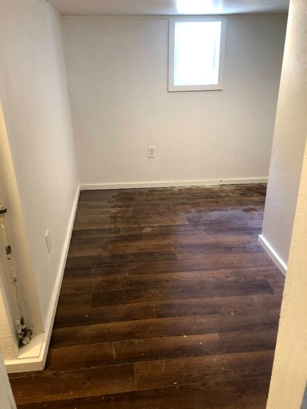 Building Photo - 360 E 700 N