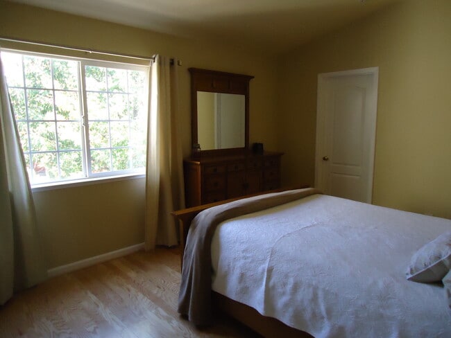 Building Photo - Southbridge Townhome