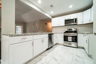 Building Photo - 2314 Pebbledowne Cir
