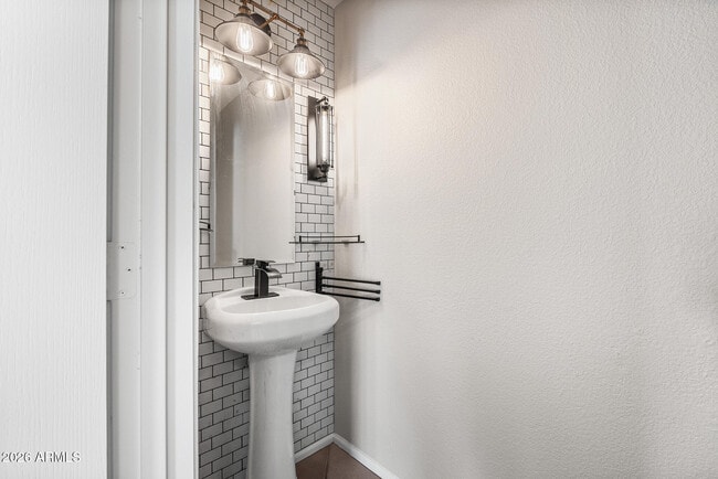 Building Photo - 7911 S 47th Ln