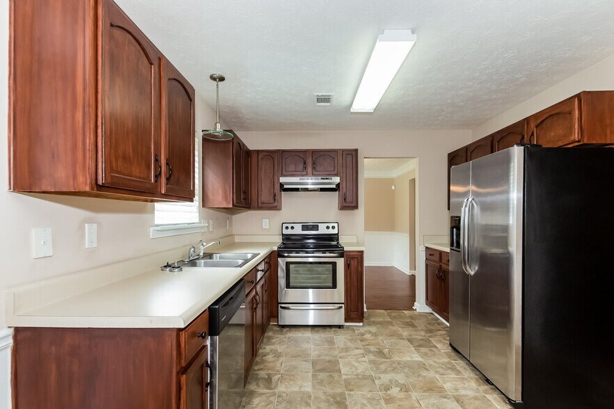 Building Photo - 1405 Stephens Pond View