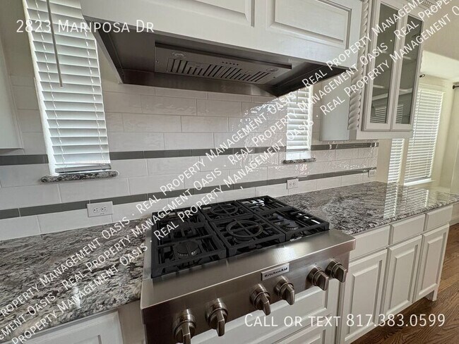 Building Photo - 2823 Mariposa Dr