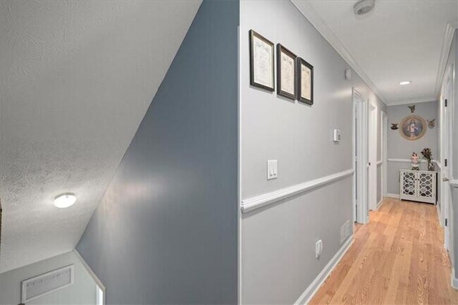 Building Photo - 4 bedroom house in Lawrenceville with cozy...
