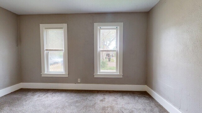 Building Photo - 6011 Pear Ave