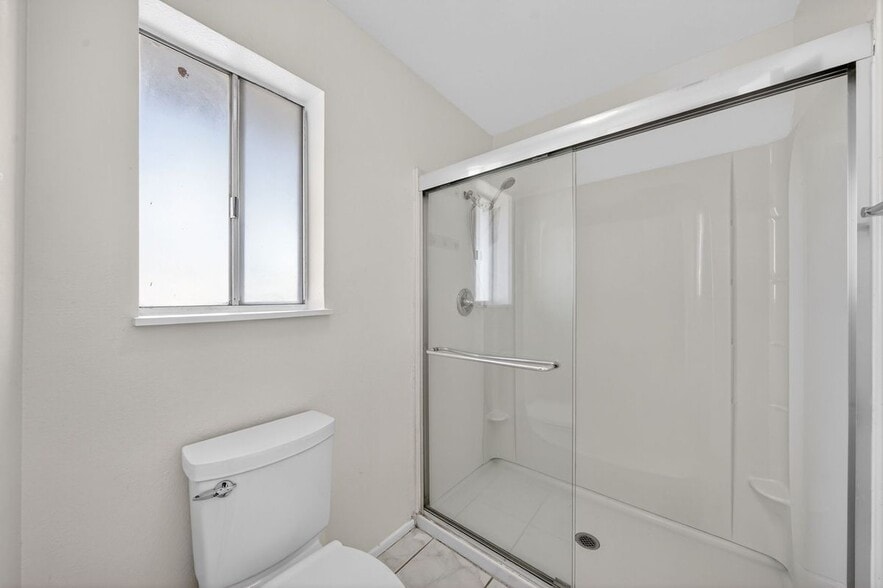 Building Photo - 389 Summer Creek Ct