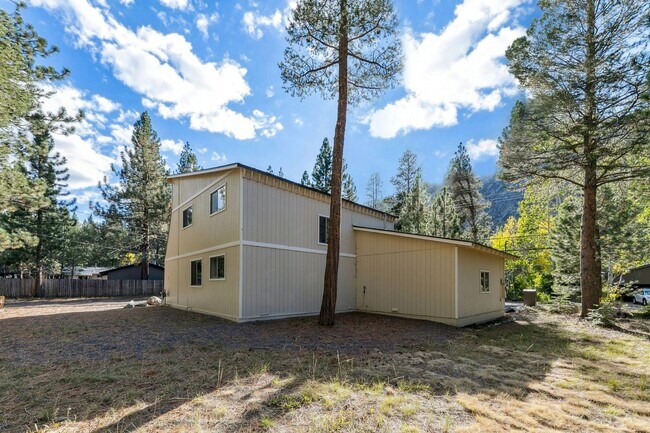 Building Photo - 993 Woodchuck Ct