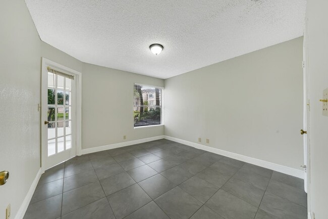 Building Photo - 2926 S University Dr