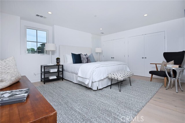 Building Photo - 4641 Cahuenga Blvd