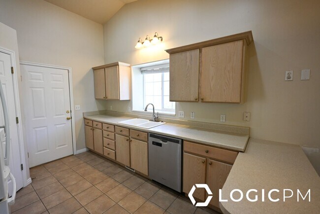 Building Photo - 4616 S Zenia Mdws Ct