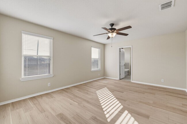 Building Photo - 8810 Double Oak
