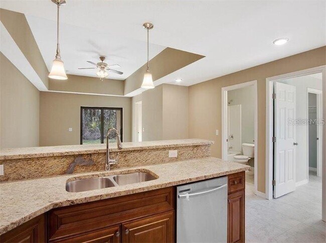 Building Photo - 17113 Thompson Ave