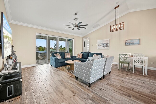 Building Photo - 256 Ibis St