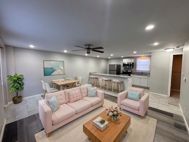 Building Photo - 114 1/2-26-22 S 6th St