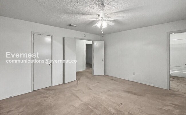 Building Photo - 3206 Abbey Field Ln