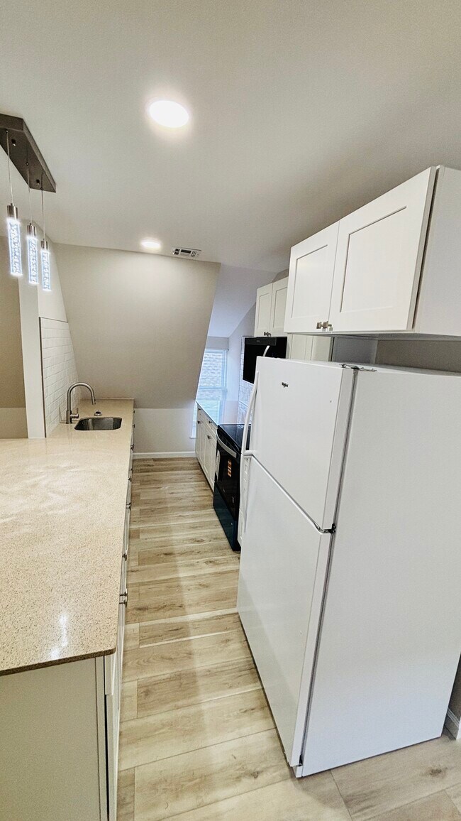 Building Photo - 46 Bridge St