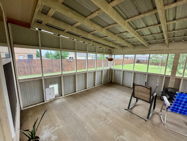 Building Photo - 3-bed 2-bath 2-car garage with screened in porch & backyard shed in Riverside Grove cul-de-sac.