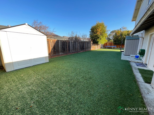 Building Photo - 4BD/2.5BA Spacious Foster City Home with Huge Backyard + Hot Tub