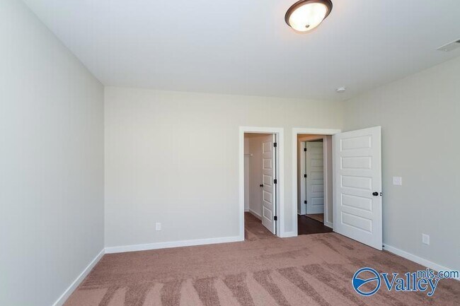 Building Photo - 46 HAWK LN