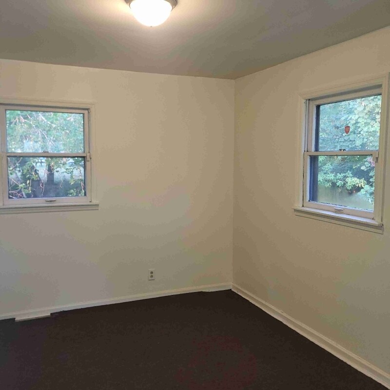 Building Photo - 332 Linden St