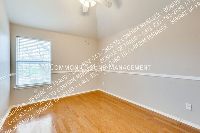 Building Photo - 815 Hickory St