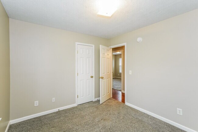 Building Photo - 202 Zenith Ct